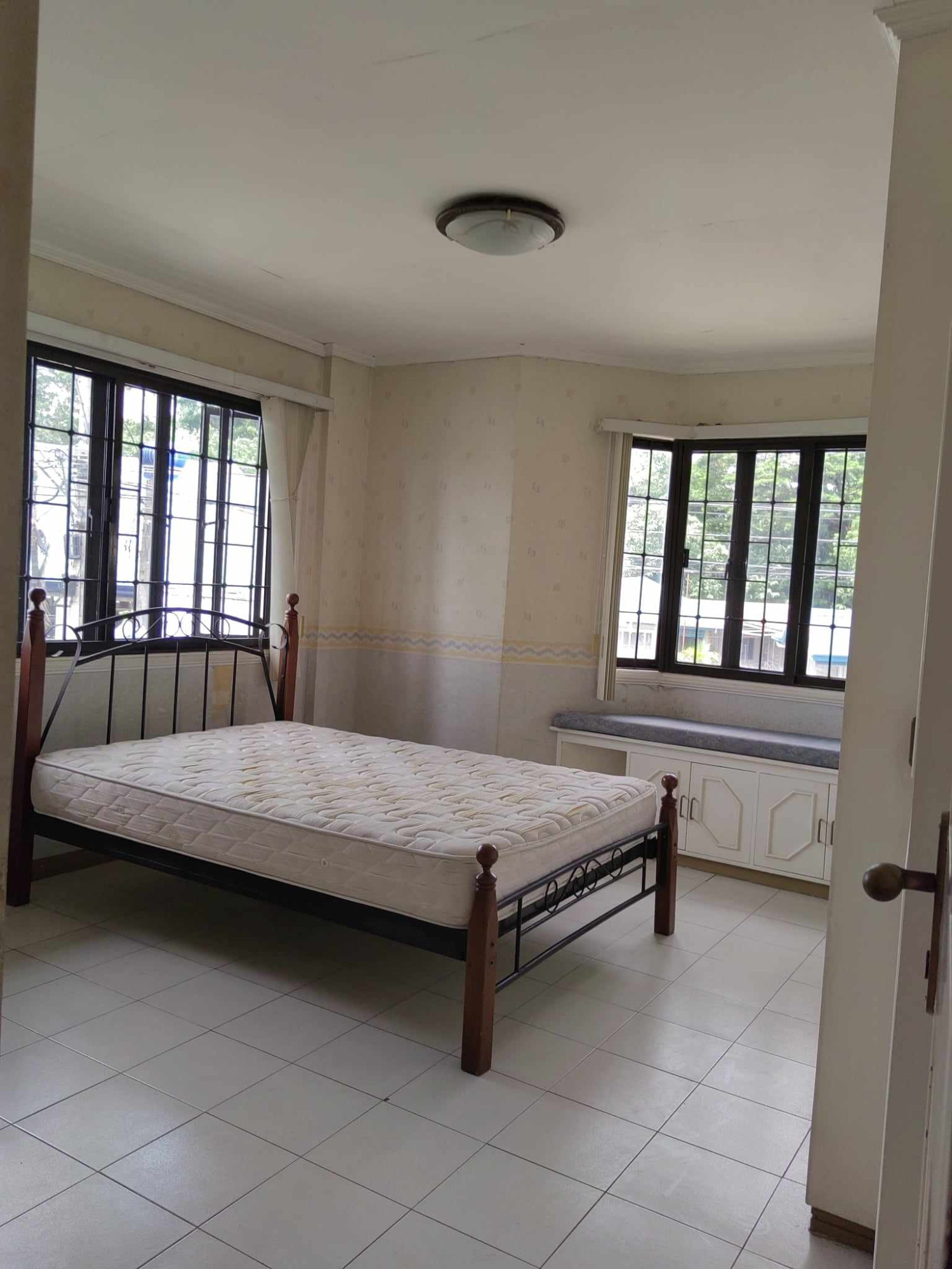 Fully Furnished Corner House For Sale Sta. Rosa City Laguna — 4BR 240 sqm Guarded Subdivision Ornate Staircase Stained Glass ₱9.5M | Below Market