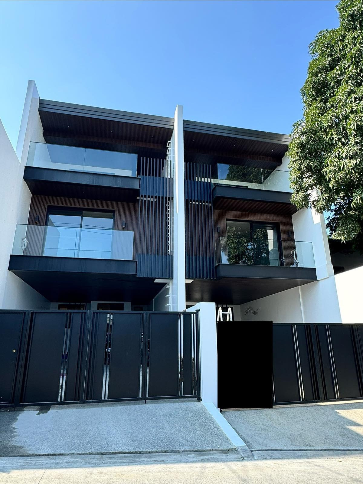 Brand New Duplex For Sale Kapitolyo Pasig City — 5BR 350 sqm Narra Floors BGC 10 Mins Ortigas 5 Mins ₱50M Negotiable