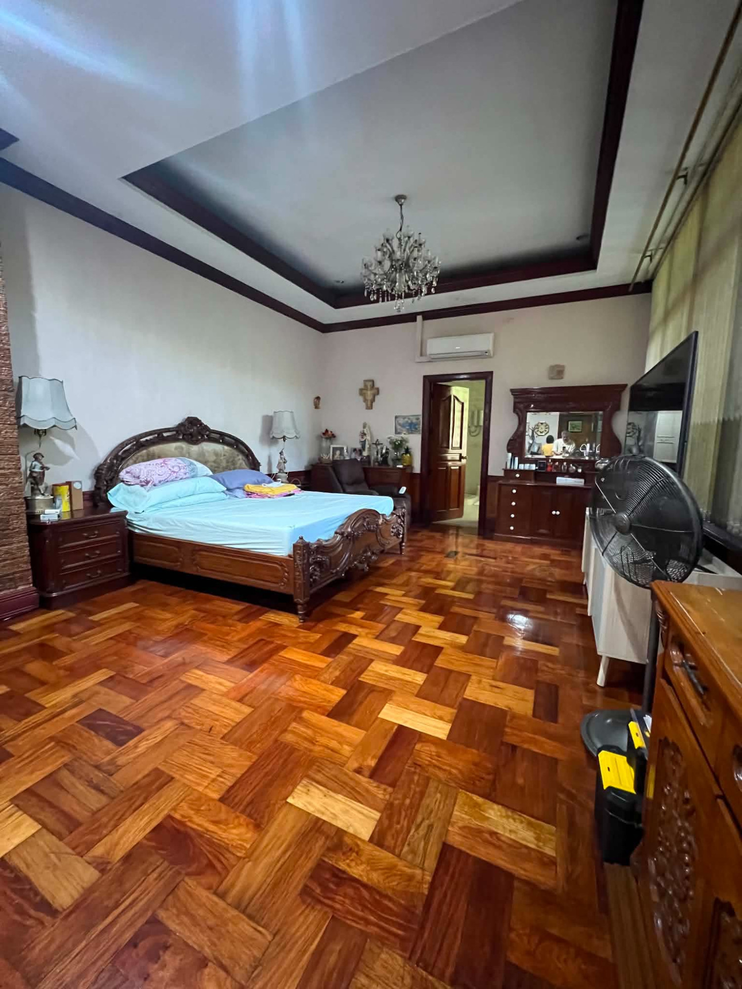 Heritage Estate For Sale Near FEU-NRMF Medical Center Fairview Quezon City — 9BR 1,200 sqm Doctors' Quarters or Income Property ₱60M Negotiable