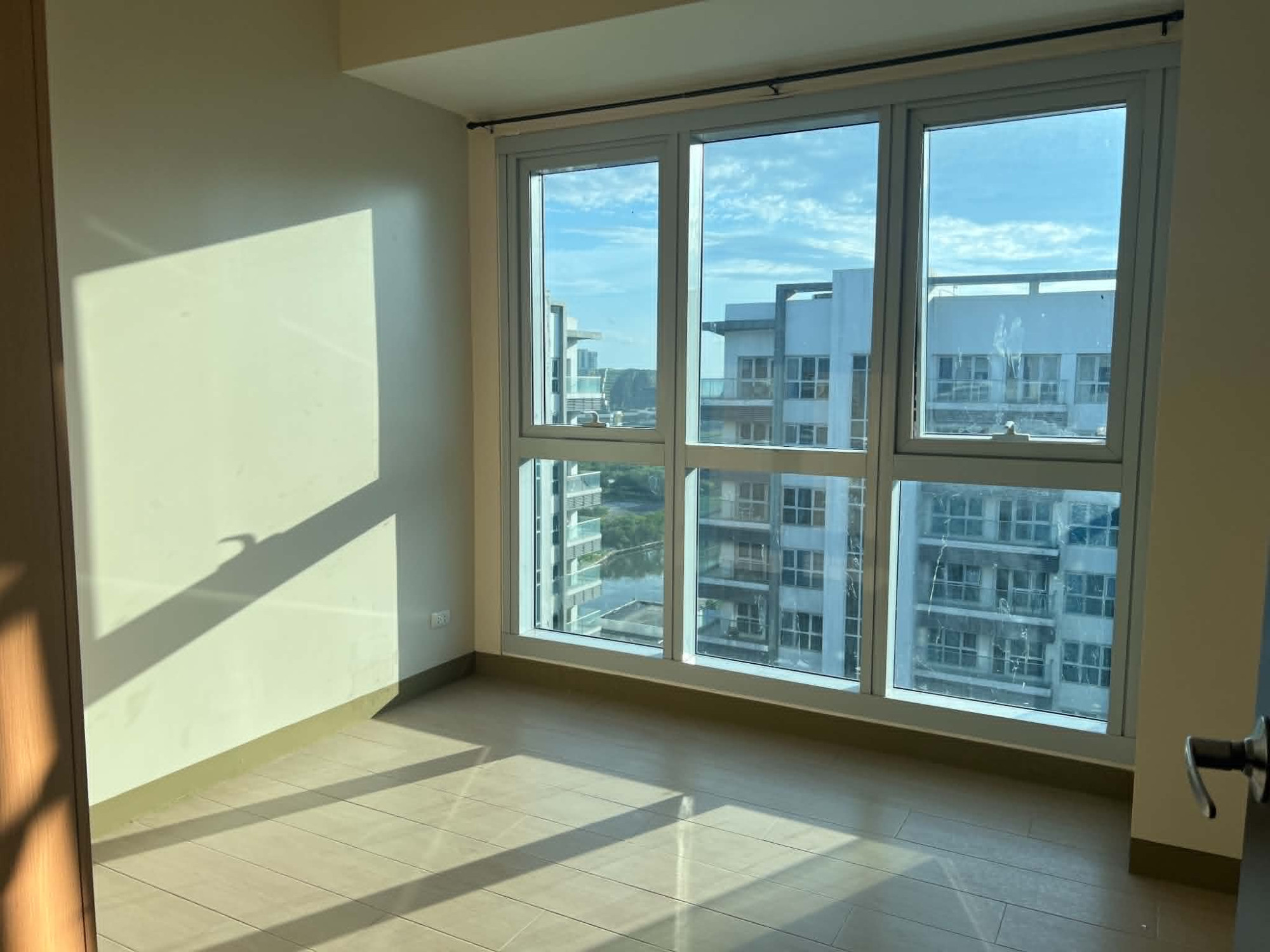 Bayshore Residential Resort 1 Condo For Sale | 3BR | 126 sqm | Westside City Pasay | Price Reduced to ₱26.5M