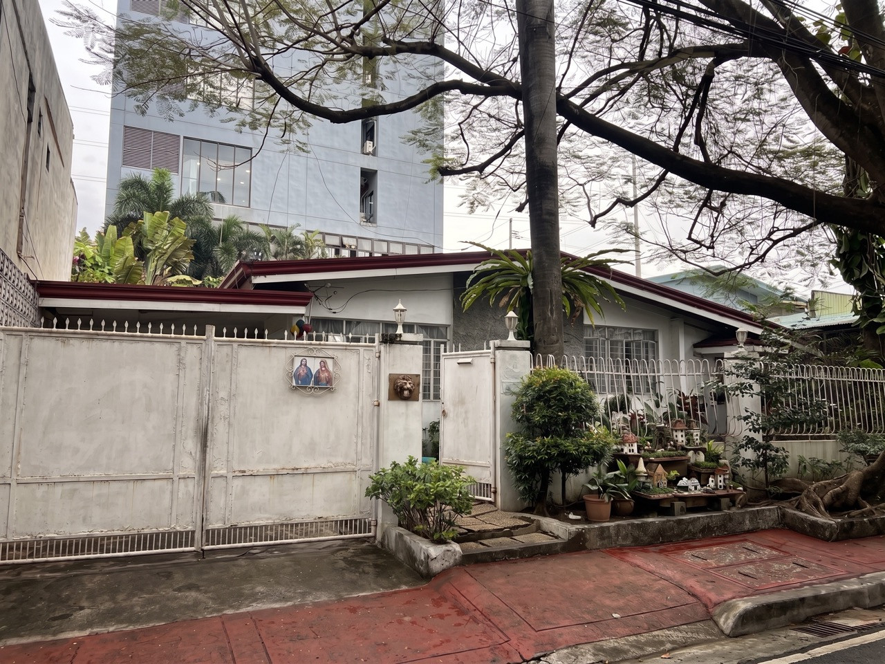 400 SQM House & Lot in Project 8, Quezon City — ₱32M